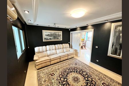 Casa à venda com 465m², 4 quartos e 7 vagasSala de TV