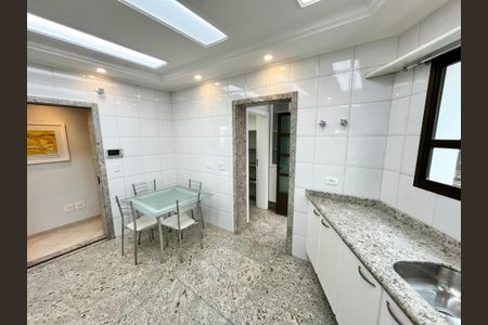 Casa à venda com 465m², 4 quartos e 7 vagasCozinha