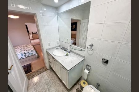 Casa à venda com 465m², 4 quartos e 7 vagasBanheiro da Suíte 3