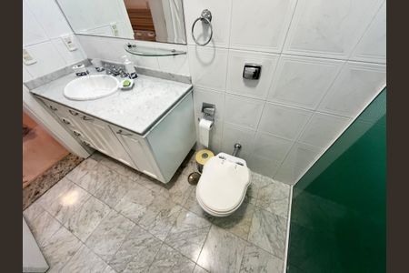 Casa à venda com 465m², 4 quartos e 7 vagasBanheiro da Suíte 3