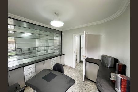 Casa à venda com 465m², 4 quartos e 7 vagasEscritório