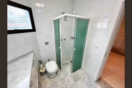 Casa à venda com 465m², 4 quartos e 7 vagasBanheiro da Suíte 2