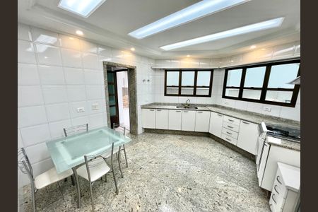 Casa à venda com 465m², 4 quartos e 7 vagasCozinha