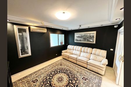 Casa à venda com 465m², 4 quartos e 7 vagasSala de TV