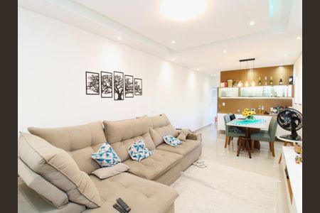 Casa à venda com 140m², 2 quartos e 2 vagasSala