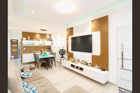 Casa à venda com 140m², 2 quartos e 2 vagasSala