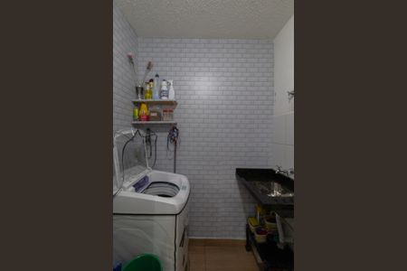 Casa de condomínio à venda com 37m², 2 quartos e sem vaga Casa de condomínio à venda com 37m², 2 quartos e sem vagaSala e Cozinha