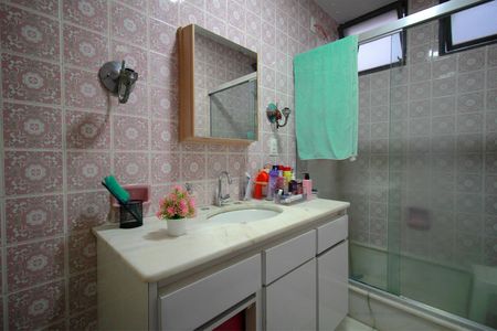 Apartamento à venda com 185m², 4 quartos e 2 vagasBanheiro