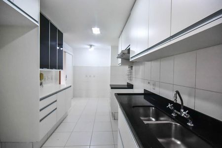 Apartamento à venda com 206m², 3 quartos e 4 vagas Apartamento à venda com 206m², 3 quartos e 4 vagasCozinha