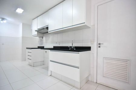 Apartamento à venda com 206m², 3 quartos e 4 vagas Apartamento à venda com 206m², 3 quartos e 4 vagasCozinha