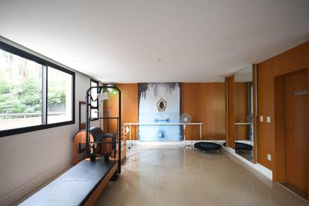 Apartamento à venda com 206m², 3 quartos e 4 vagas Apartamento à venda com 206m², 3 quartos e 4 vagasPilates