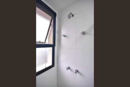 Apartamento à venda com 206m², 3 quartos e 4 vagas Apartamento à venda com 206m², 3 quartos e 4 vagasChuveiro da Suíte 1