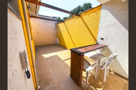 Casa à venda com 98m², 2 quartos e 1 vaga