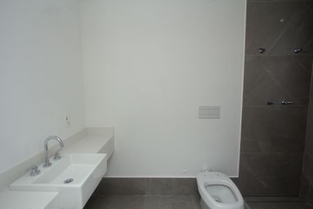 Apartamento à venda com 239m², 4 quartos e 4 vagasBanheiro da Suíte 4