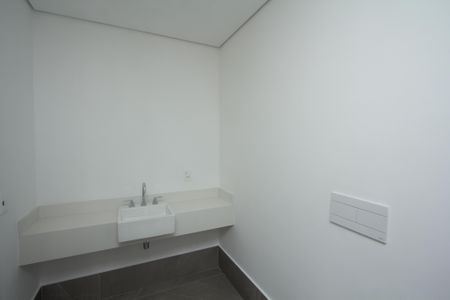 Apartamento à venda com 239m², 4 quartos e 4 vagasBanheiro da Suíte 4