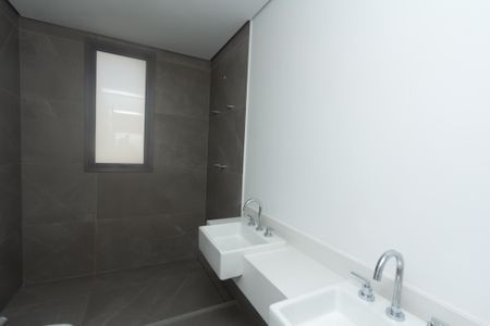 Apartamento à venda com 239m², 4 quartos e 4 vagasBanheiro da Suíte 3