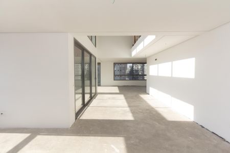 Apartamento à venda com 239m², 4 quartos e 4 vagasSala