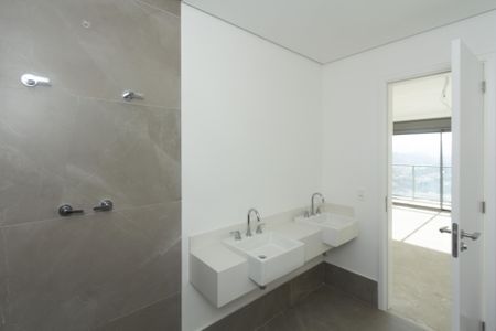 Apartamento à venda com 239m², 4 quartos e 4 vagasBanheiro da Suíte 3