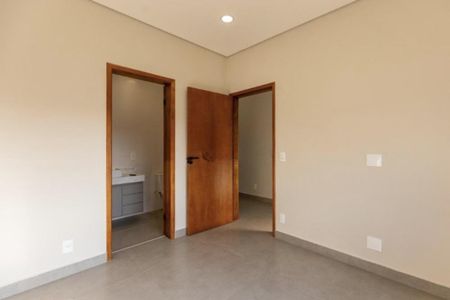 Casa de condomínio à venda com 255m², 3 quartos e 4 vagasFoto 03