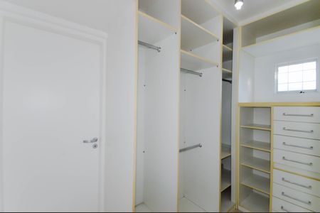 Casa à venda com 380m², 3 quartos e 3 vagasSuíte 2