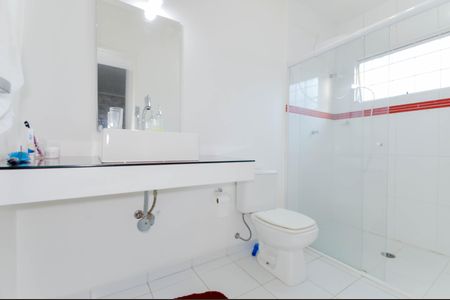 Casa à venda com 380m², 3 quartos e 3 vagasBanheiro da Suíte 2