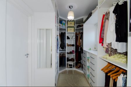 Casa à venda com 380m², 3 quartos e 3 vagasCloset da suíte 3