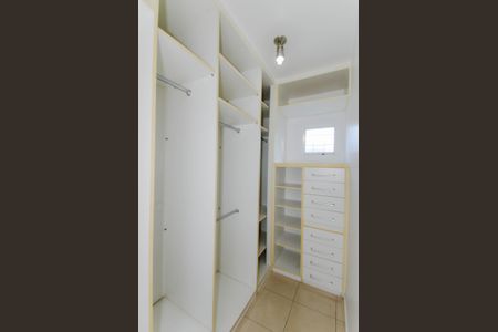 Casa à venda com 380m², 3 quartos e 3 vagasSuíte 2