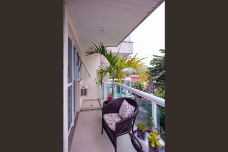 Apartamento à venda com 90m², 2 quartos e 2 vagasVaranda do Quarto 2