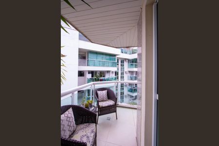 Apartamento à venda com 90m², 2 quartos e 2 vagasVaranda do Quarto 2