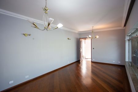 Casa para alugar com 210m², 4 quartos e 2 vagasSala
