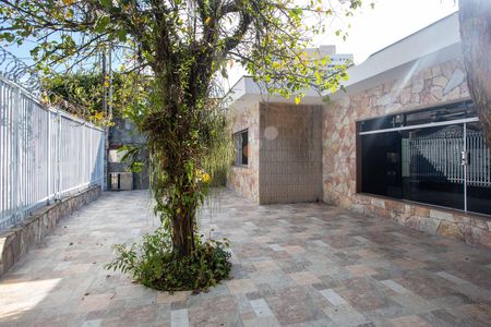 Casa para alugar com 210m², 4 quartos e 2 vagasQuintal
