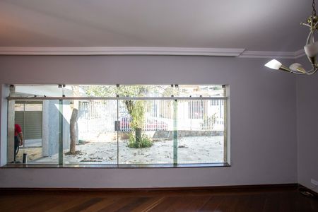 Casa para alugar com 210m², 4 quartos e 2 vagasSala