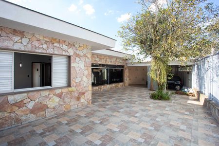 Casa para alugar com 210m², 4 quartos e 2 vagasQuintal