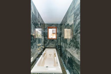 Casa para alugar com 760m², 4 quartos e 8 vagas Casa para alugar com 760m², 4 quartos e 8 vagasBanheiro da Suíte 2