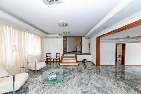 Casa para alugar com 760m², 4 quartos e 8 vagas Casa para alugar com 760m², 4 quartos e 8 vagasSala 1