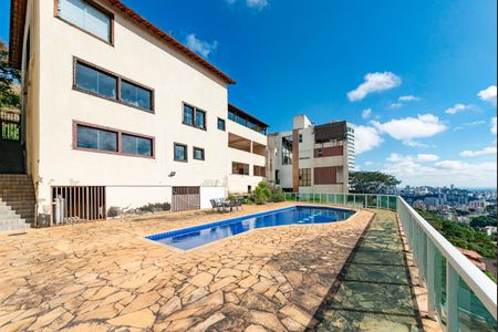 Casa para alugar com 760m², 4 quartos e 8 vagas Casa para alugar com 760m², 4 quartos e 8 vagasPiscina
