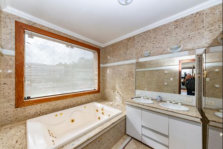 Casa para alugar com 760m², 4 quartos e 8 vagas Casa para alugar com 760m², 4 quartos e 8 vagasBanheiro da Suíte 1