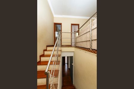 Casa para alugar com 760m², 4 quartos e 8 vagas Casa para alugar com 760m², 4 quartos e 8 vagasEscada