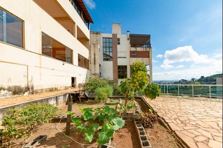 Casa para alugar com 760m², 4 quartos e 8 vagas Casa para alugar com 760m², 4 quartos e 8 vagasQuintal