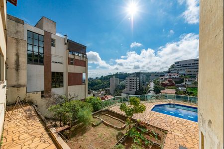 Casa para alugar com 760m², 4 quartos e 8 vagas Casa para alugar com 760m², 4 quartos e 8 vagasQuintal