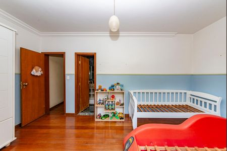 Casa para alugar com 760m², 4 quartos e 8 vagas Casa para alugar com 760m², 4 quartos e 8 vagasSuíte 2