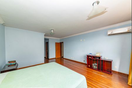 Casa para alugar com 760m², 4 quartos e 8 vagas Casa para alugar com 760m², 4 quartos e 8 vagasSuíte 1