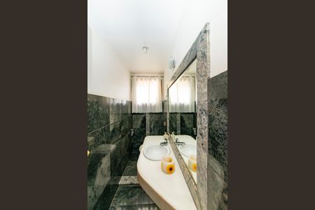 Casa para alugar com 760m², 4 quartos e 8 vagas Casa para alugar com 760m², 4 quartos e 8 vagasLavabo 1