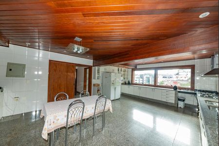 Casa para alugar com 760m², 4 quartos e 8 vagas Casa para alugar com 760m², 4 quartos e 8 vagasCozinha