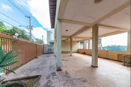 Casa para alugar com 760m², 4 quartos e 8 vagas Casa para alugar com 760m², 4 quartos e 8 vagasGaragem
