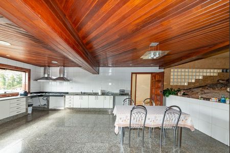 Casa para alugar com 760m², 4 quartos e 8 vagas Casa para alugar com 760m², 4 quartos e 8 vagasCozinha