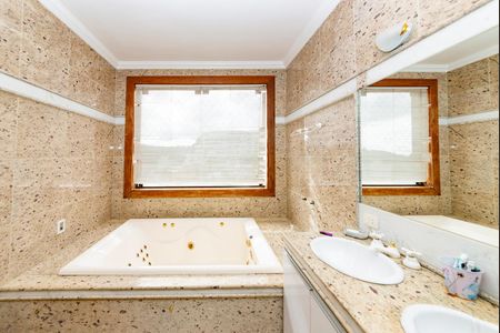 Casa para alugar com 760m², 4 quartos e 8 vagas Casa para alugar com 760m², 4 quartos e 8 vagasBanheiro da Suíte 1