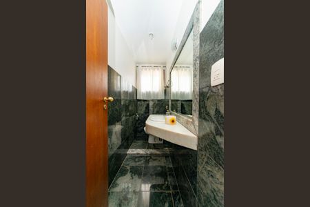 Casa para alugar com 760m², 4 quartos e 8 vagas Casa para alugar com 760m², 4 quartos e 8 vagasLavabo 1