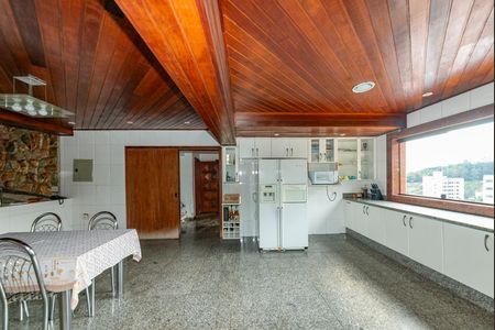 Casa para alugar com 760m², 4 quartos e 8 vagas Casa para alugar com 760m², 4 quartos e 8 vagasCozinha