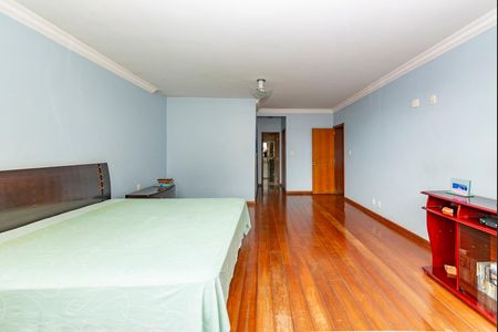 Casa para alugar com 760m², 4 quartos e 8 vagas Casa para alugar com 760m², 4 quartos e 8 vagasSuíte 1